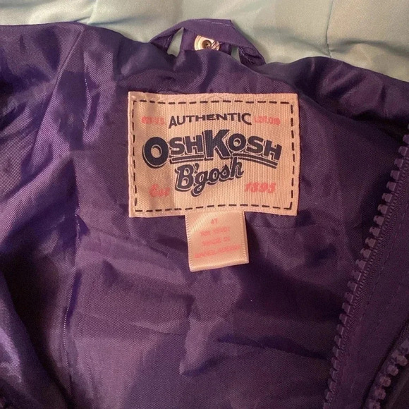 OshKosh B’gosh 4T purple rain coat - great condition - 2 front pockets - Picture 3 of 7